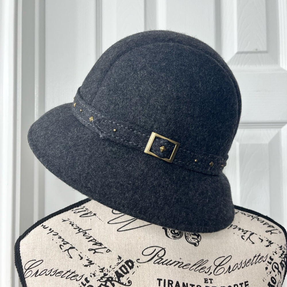 Elegant Gray Women's Cloche Hat